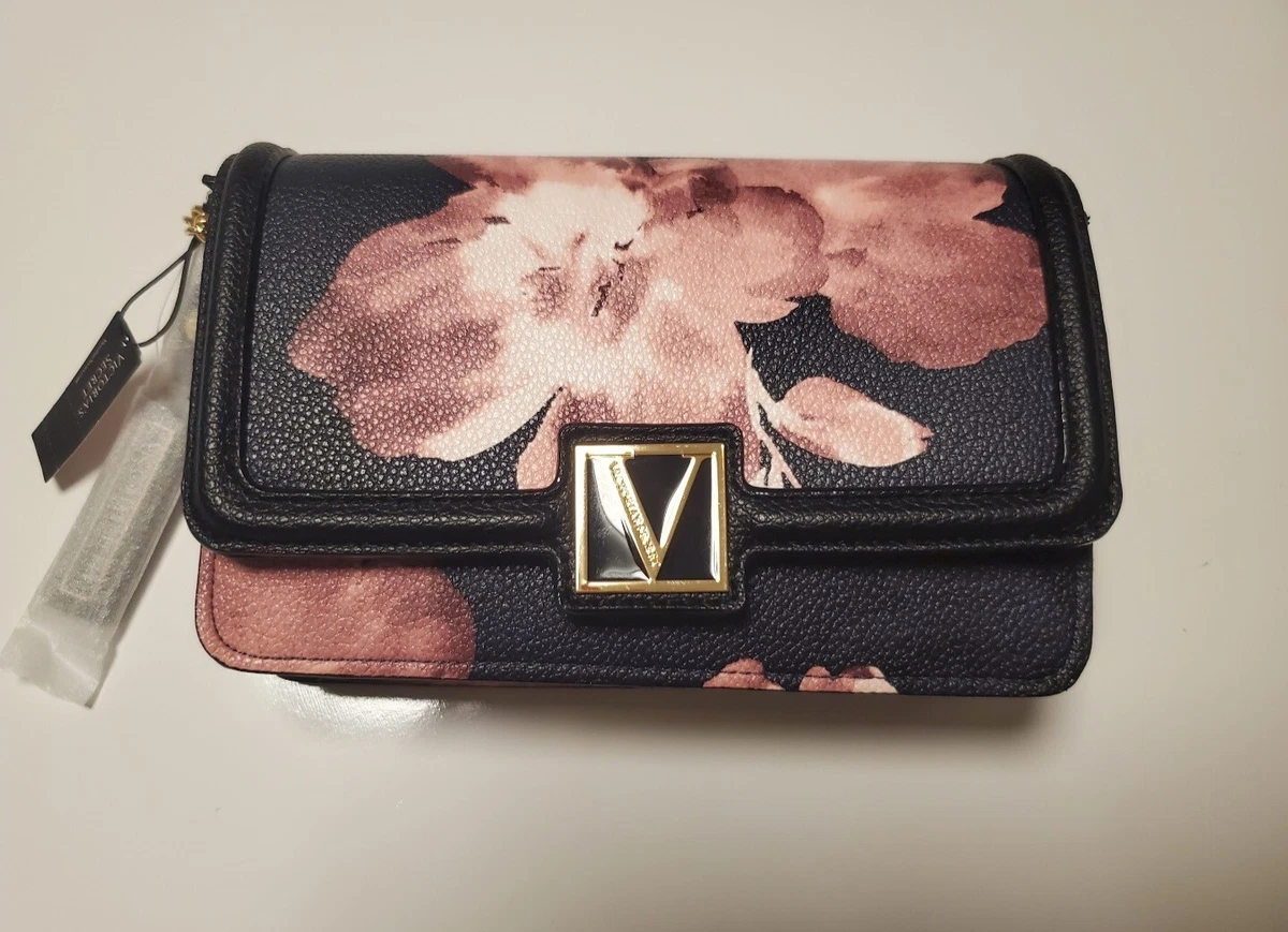 What's in my Victoria's Secret Mini Shoulder Bag 