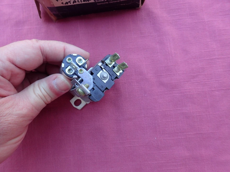 Pontiac P/8 1969, 1970-71 Firebird faro relé de advertencia, ¡nuevo en stock! 9794992 Foto 2 de 4