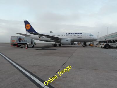 Foto 12x8 Flughafen Schürze bei Manchester International Dornen grün c2012