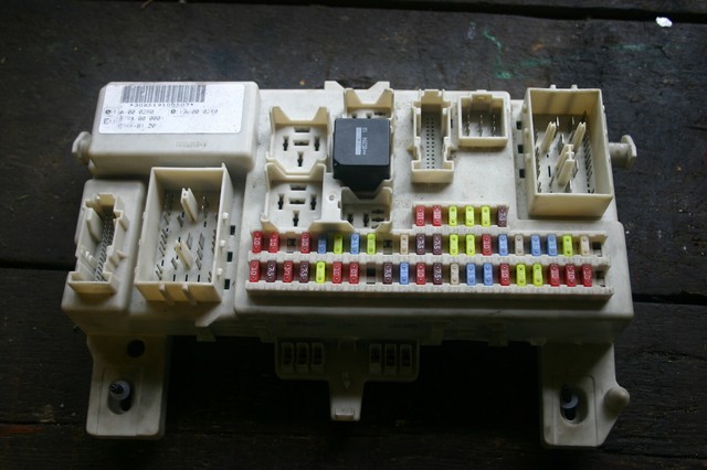 FORD FOCUS MK2 FUSE BOX / BODY CONTROL MODULE BCM 1.6 TDCi 2005-2008