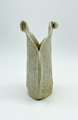 Kleine Vase Kunstkeramik beige Blattform - Bild 4 von 12