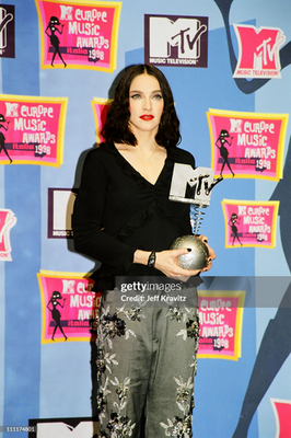 トップス RARE F/W 1999 Gucci by Tom Ford Blouse 1999 Gucci by Tom Ford Runway Ruffle Silk Black Blouse (Madonna