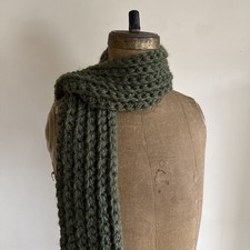 Artisan Made Xtra Long Green Crochet Scarf 98  x 5  