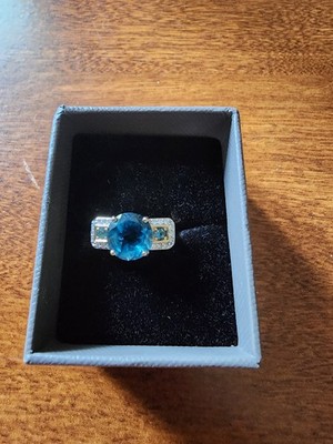 London Blautopas Ring mit 3 Steinen und Diamanten. Größe 6.