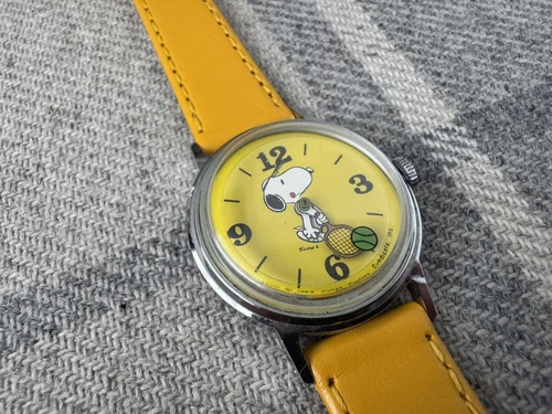 1970s Timex Snoopy Tennis Yellow MYSTERY BALL Mechanical Watch - Vintage working