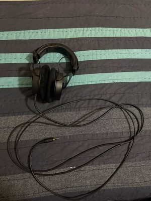 Beyerdynamic DT 990 Pro 250 Ohm Over-Ear Studio Headphones