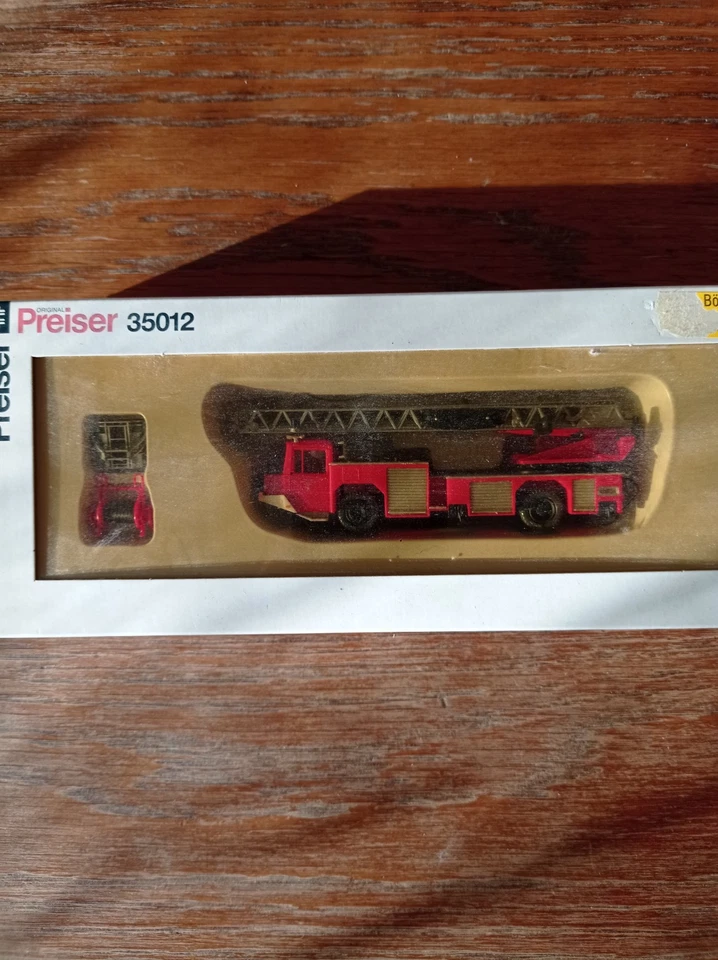 Feuerwehr Modellfahrzeuge 1:87, Preiser-Fertigmodell, FW-Drehleiter 23-12 n.B.