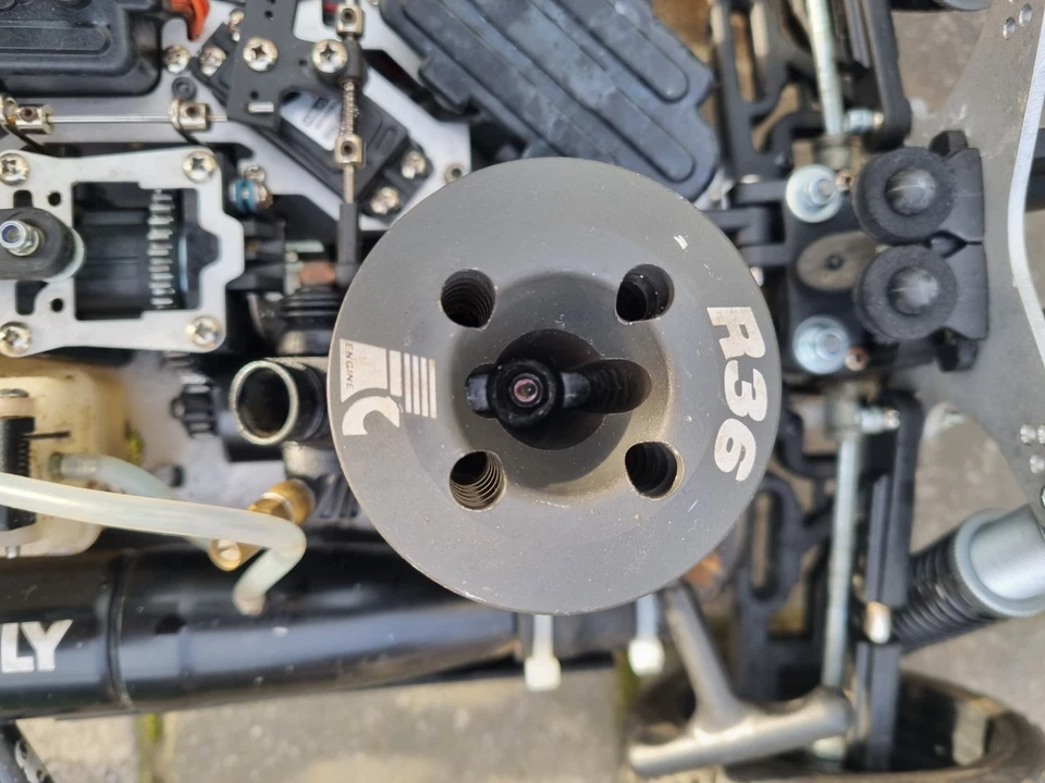 REELY- REX- XTREME 36-4WD limited Edition 1:8 NITROkomplett mit viel Zubehör TOP - Bild 4 von 4