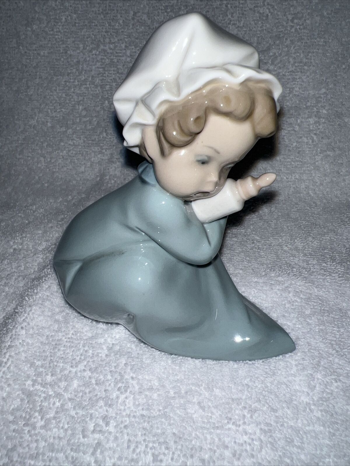 Lladro "Baby With Bottle" Figurine Mint
