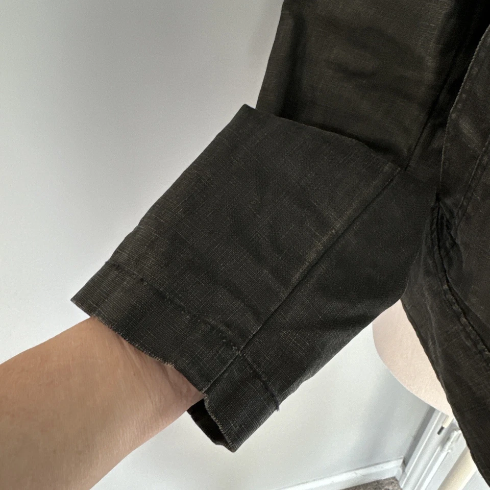 Chaqueta corta asimétrica a presión frontal con volantes solapa negra oliva utilitaria Foto 4 de 4