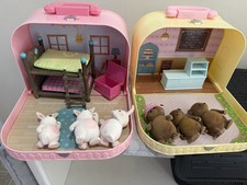 Li'l Woodzeez Rosa Portátil Casa de Muñecas Rosa y Panadería Maleta de Viaje Amarilla