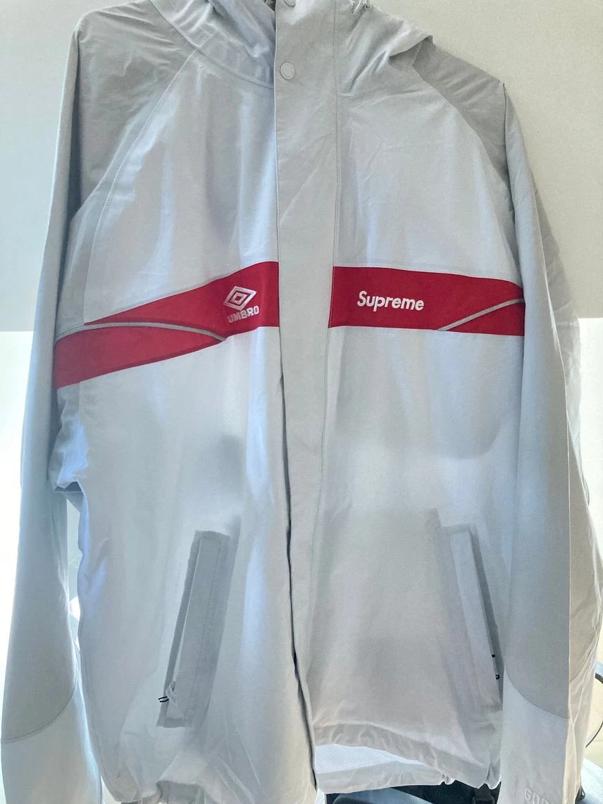 Veste à capuche Supreme X Umbro Gore Tex blanche