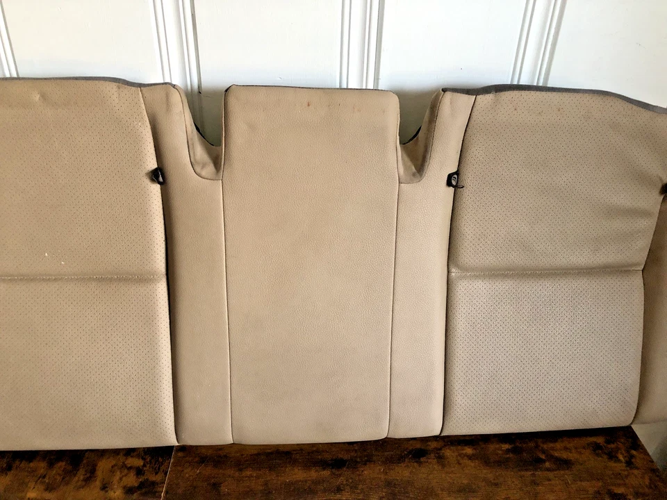 Cojín de asiento inferior trasero bronceado OEM Mercedes W204 C300 C350 2008-2014 sedán Foto 3 de 4