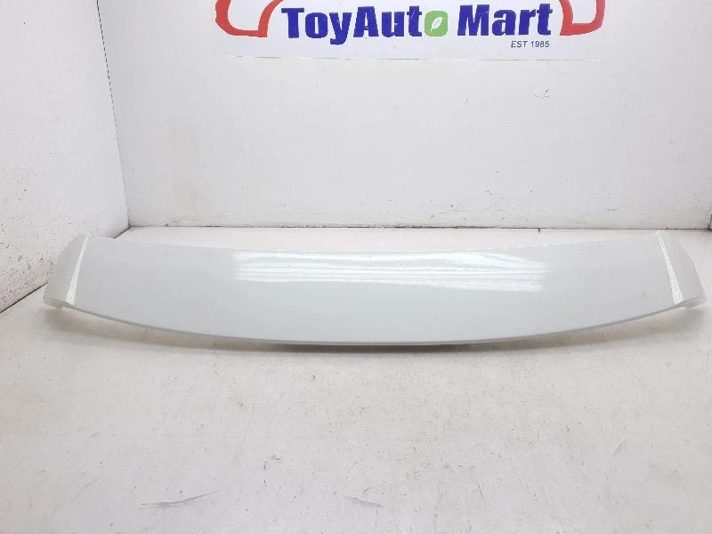MONTAJE ALERÓN TRASERO TOYOTA PRIUS C CUATRO BLANCO 12-16  Foto 2 de 4