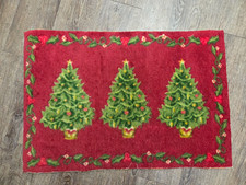 Christmas Holiday Tree Rug Red Green Holly Berry Size 30x20