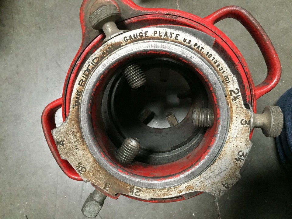RIGID 4-P The receding geared threader is designed to thread 2½