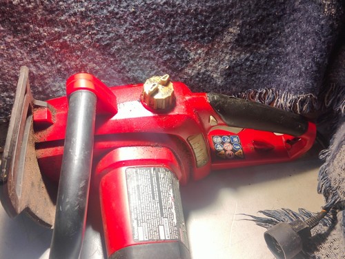 Homelite UT43122B 16”in Bar 12 Amp 120V Electric Chainsaw, (Used) - Picture 3 of 9