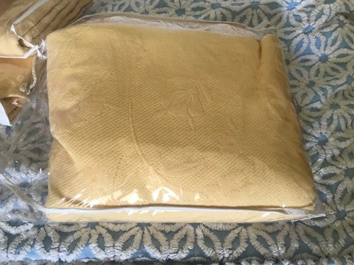 New MATELASSE Double BED COVERLET & 2 CASES Shams COLCHAS DOMINGOS yellow - Picture 6 of 7