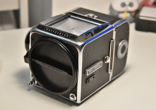 Hasselblad 500C Medium Format Camera Body with A12 Film Back +Prism Focus Screen