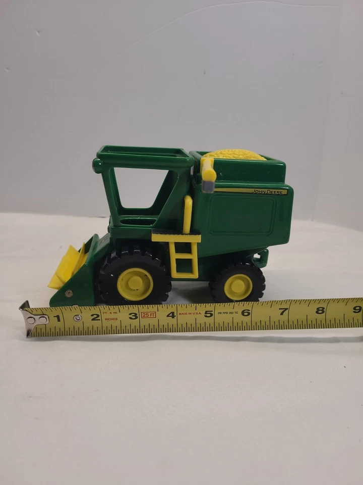 Tomy John Deere Fun on the Farm Combine Harvester with Moving Parts - Image 2 of 4