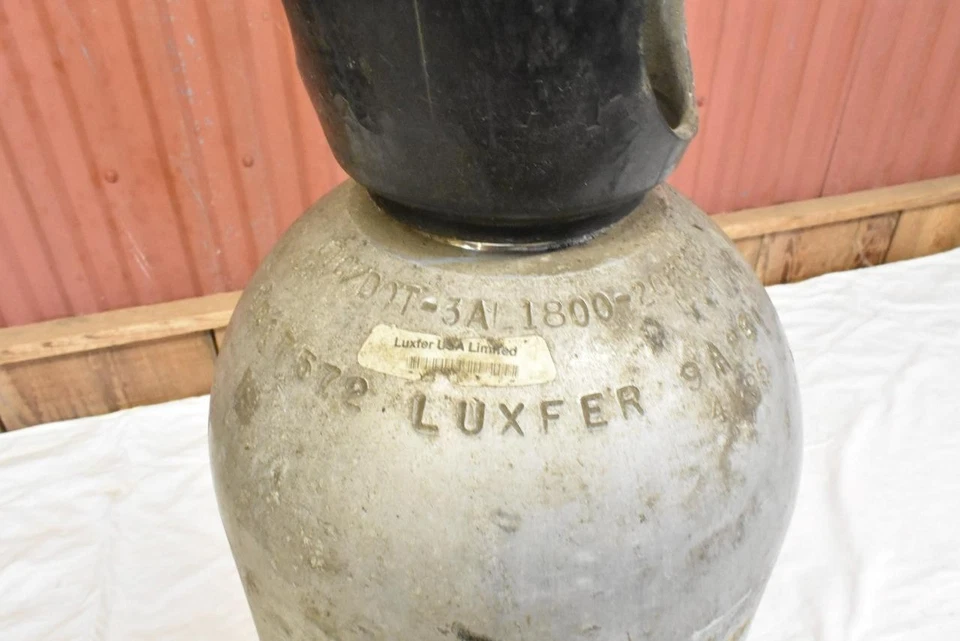 Luxfer 20 lb. Tanque de CO2 de aluminio con asa de transporte - Hydro Caducado Foto 3 de 4