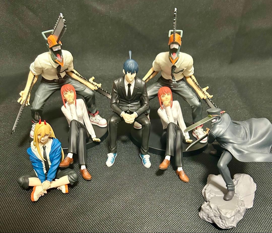 Modellino uomo motosega da collezione modello anime leggera usura perfettamen...