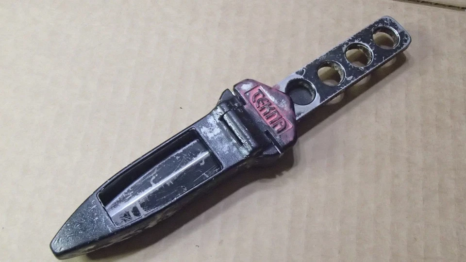 Cuchillo de buceo TEKNA Ocean Edge vintage y funda ABS original Foto 2 de 4