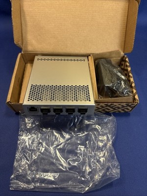MikroTik CRS305-1G-4S+IN Switch 4 x SFP+ + 1 x 10/100/1000 (PoE) CRS305-1G-4S+IN