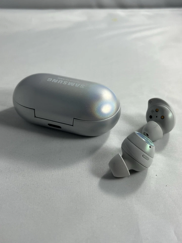 Samsung Galaxy Buds (SM-R170) + Case, Iridescent Pearl White, Amazing Condition - Image 4 of 4