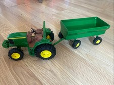 The ERTL Co John Deer Tractor and Trailer Set