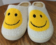 NWT Plush Smiley Face Slip-On Slippers White Yellow Women's S 5-6 