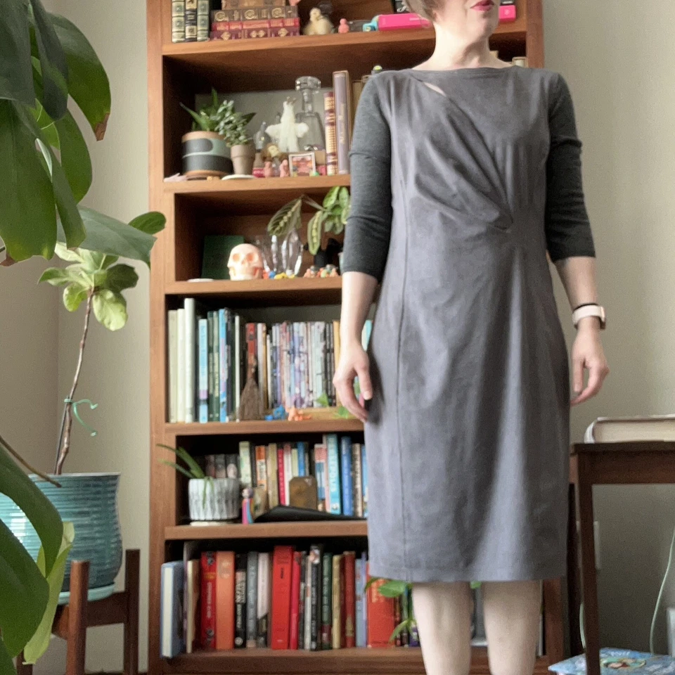 Elie Tahari gray ruched cutout faux suede ruched half sleeve sheath dress - Изображение 3 из 4