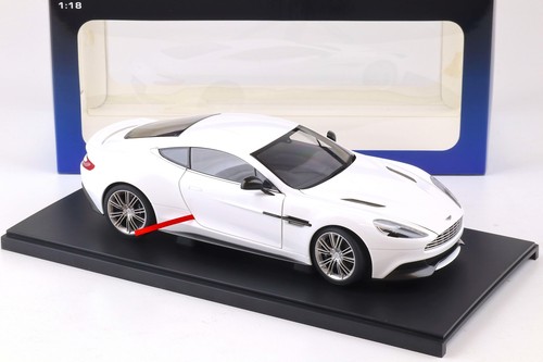 1:18 AUTOart Aston Martin Vanquish Coupè 2015 Glossy Bianco 70250 - Foto 2 di 4