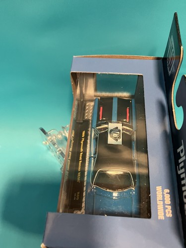 M2 Machines 1969 Plymouth Road Runner Hemi R80 Blue w Display Case - Picture 5 of 7