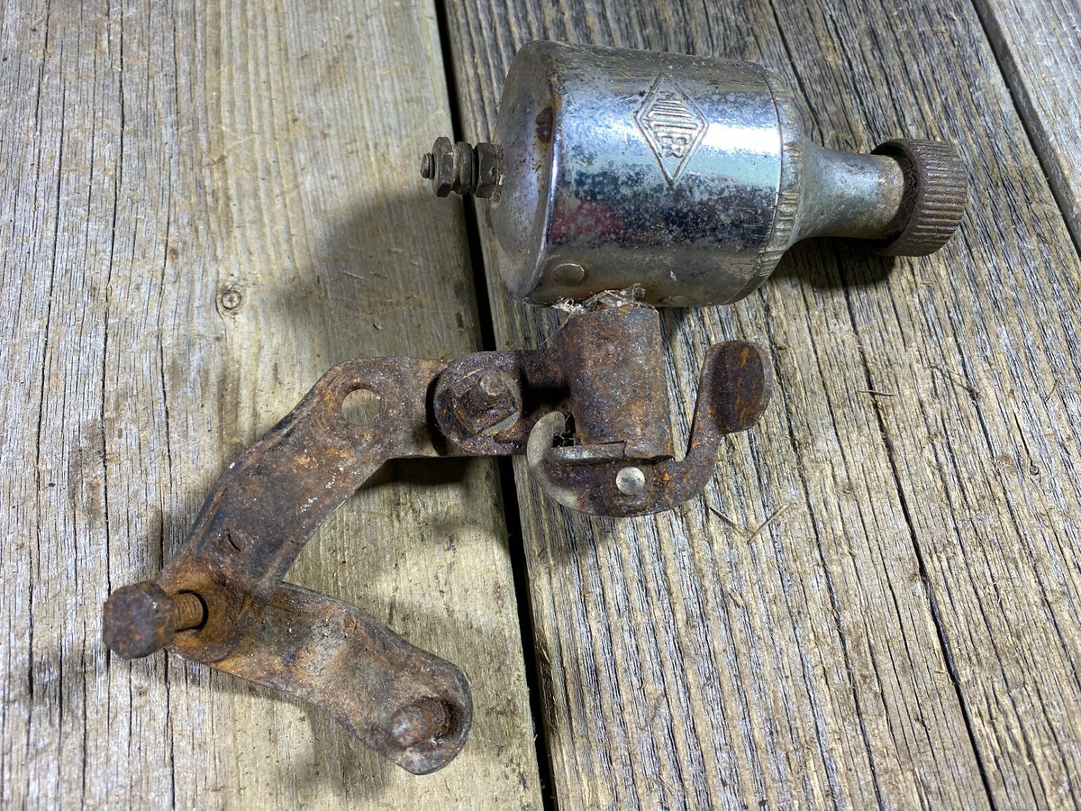 Vintage Bike Generator Hub VINTAGE BIKE BICYCLE LIGHT DYNAMO - Main Image