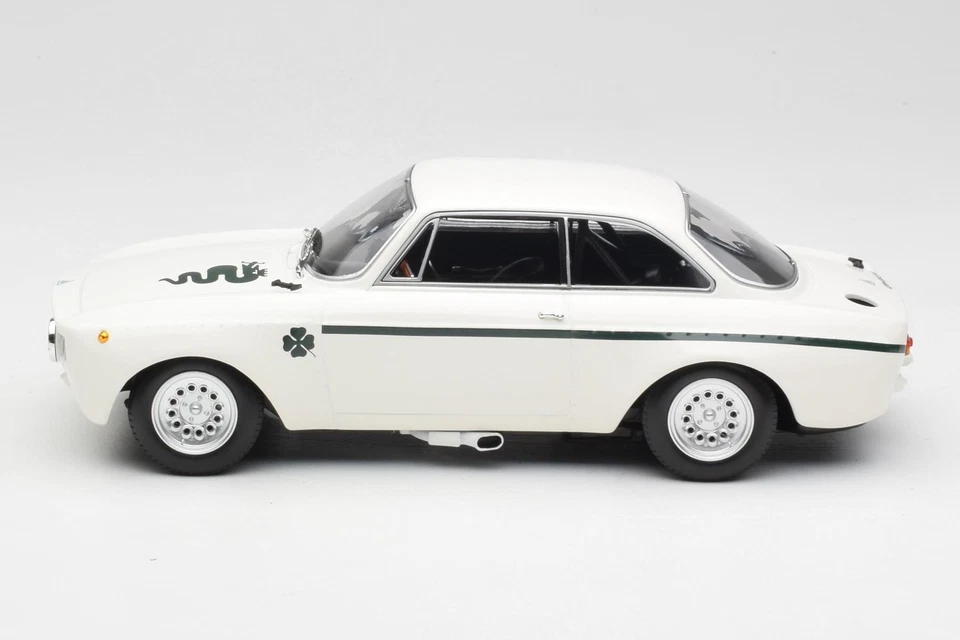 155120021 Alfa Romeo GTA 1300 Junior White Minichamps 1/18 - Immagine 3 di 4