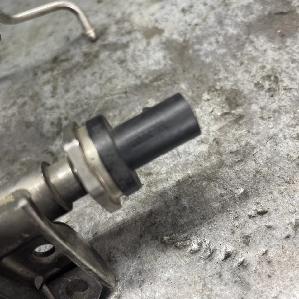 2014 BMW 335i RWD N55 Engine Fuel Lines AND Rail 762804902 - Image 3 of 3