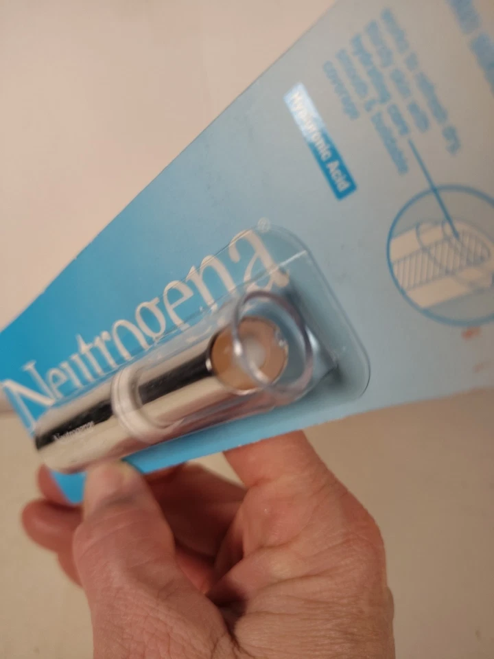 Neutrogena Hydro Boost Hydrating Concealer, Fair 10 0.12 oz - Image 4 of 4