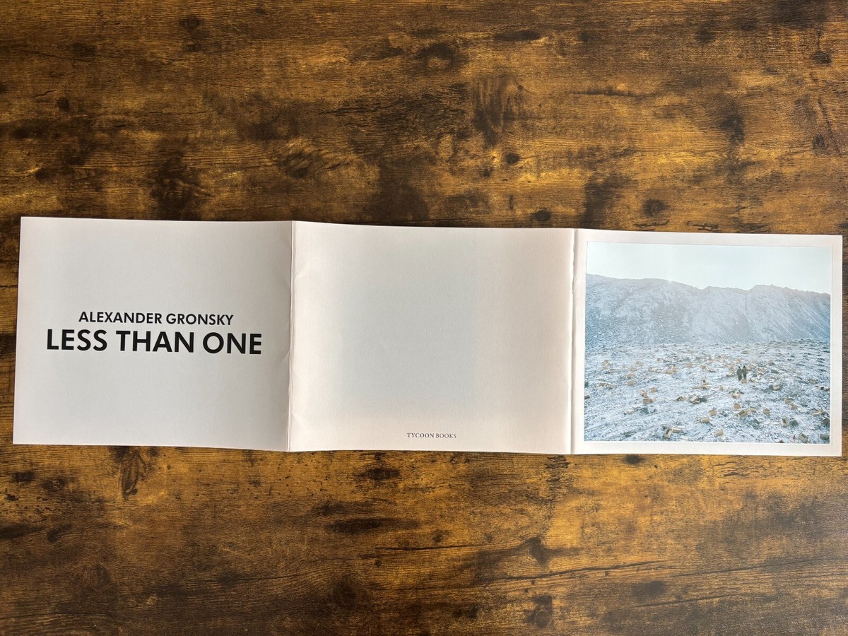 限定500部 写真集 アレキサンダー・グロンスキー LESS THAN ONE 限定500部 写真集 アレキサンダー・グロンスキー LESS THAN ONE