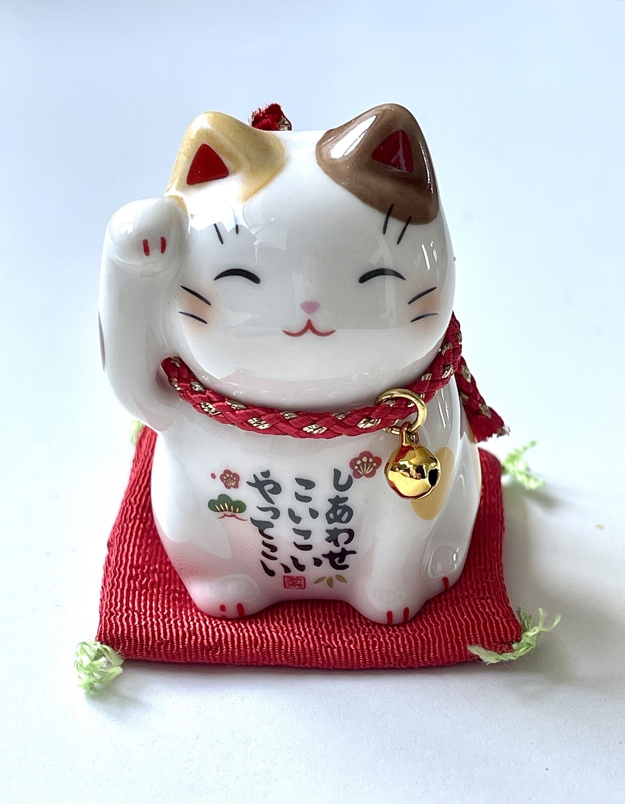 Japón Yakushigama cerámica Maneki Lucky Cat (mancha de té y orejas) adorno薬師窯啡耳點招財貓