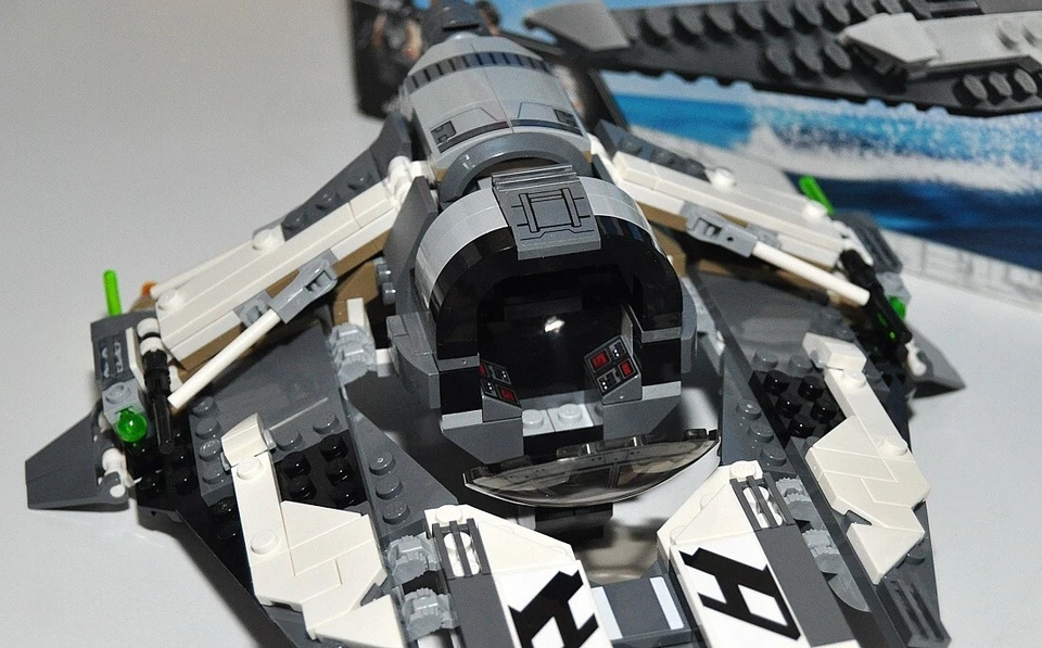 LEGO Star Wars 75242 Black Ace TIE Interceptor, foto 4 di 5