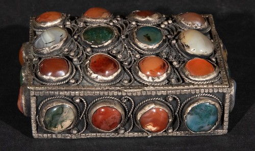 Silber filigrane Schmuckschatulle montiert mit Halbedelstein Chalzedon Cabochon Steinen - Bild 1 von 13