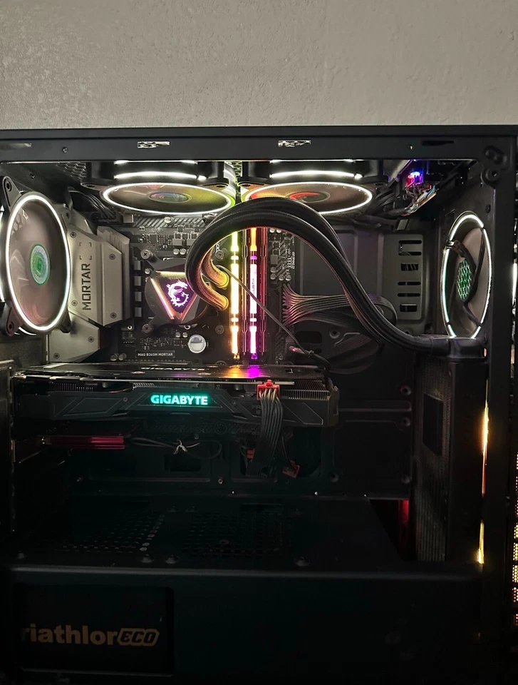 PC para juegos personalizada Intel i7 GTX 1070 SSD de 1 TB Foto 3 de 4