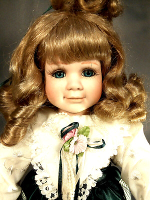 Porzellanpuppe (322) 17 Zoll (43 cm) von Alberon Collection