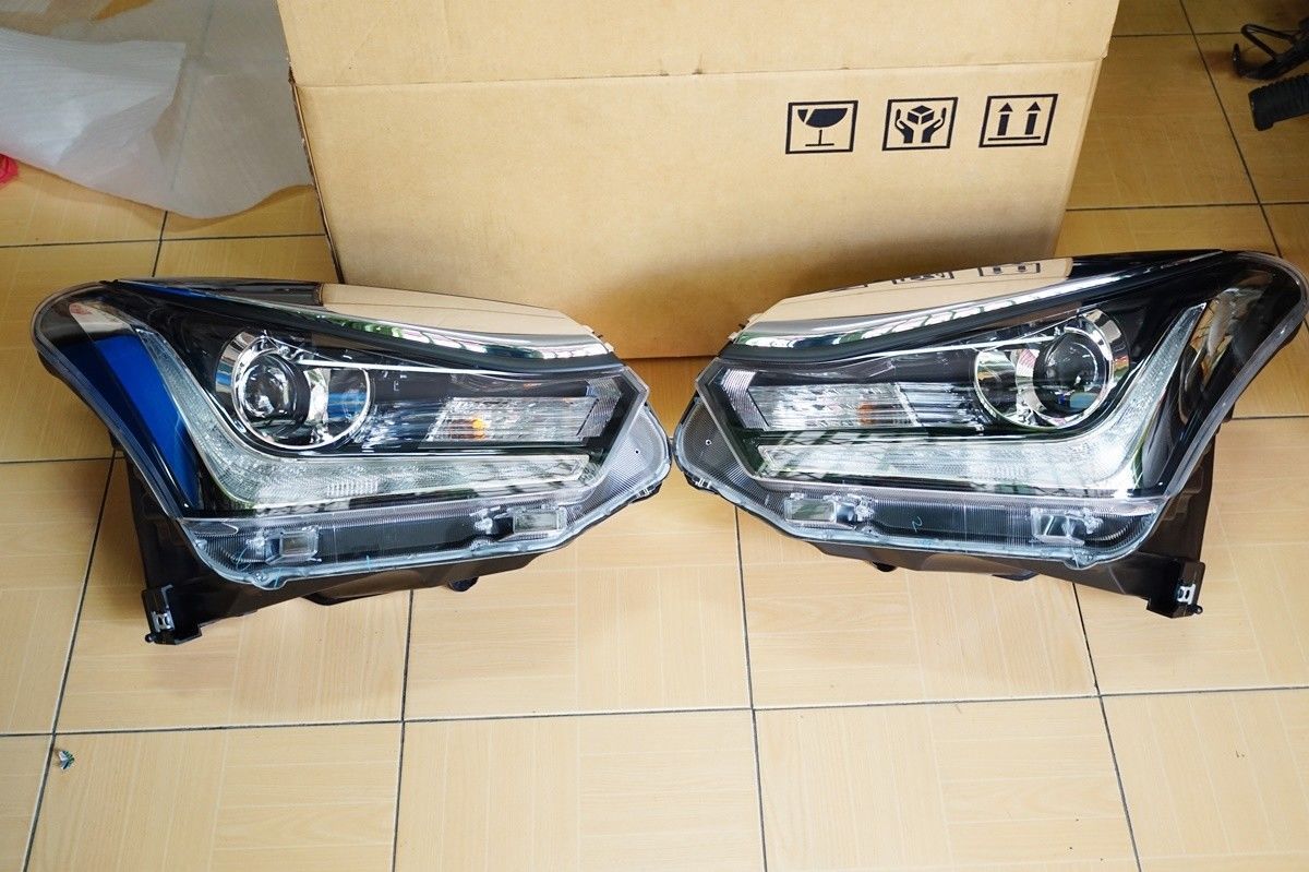 GENUINE ISUZU D-MAX 1.9-3.0 V-CROSS 4X4 2017-18 HEAD LIGHT