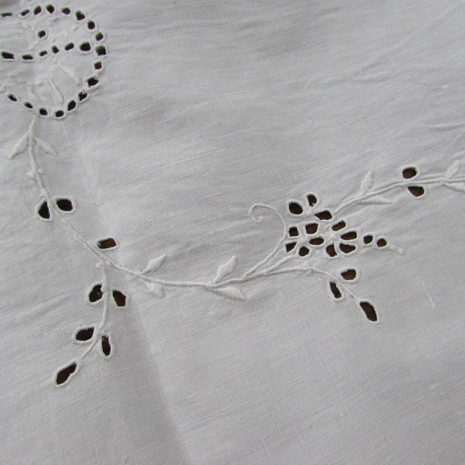 Vtg. White Linen Tablecloth Whitework Eyelet Lace Embroidery Baskets Garlands