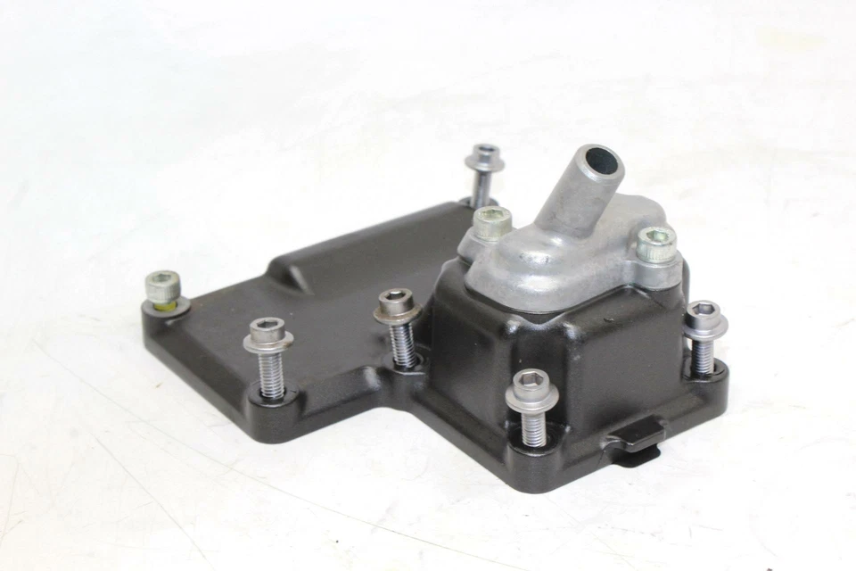 2009-14 Yamaha Yzf R1 Engine Motor Breather Box oem - Image 2 of 4