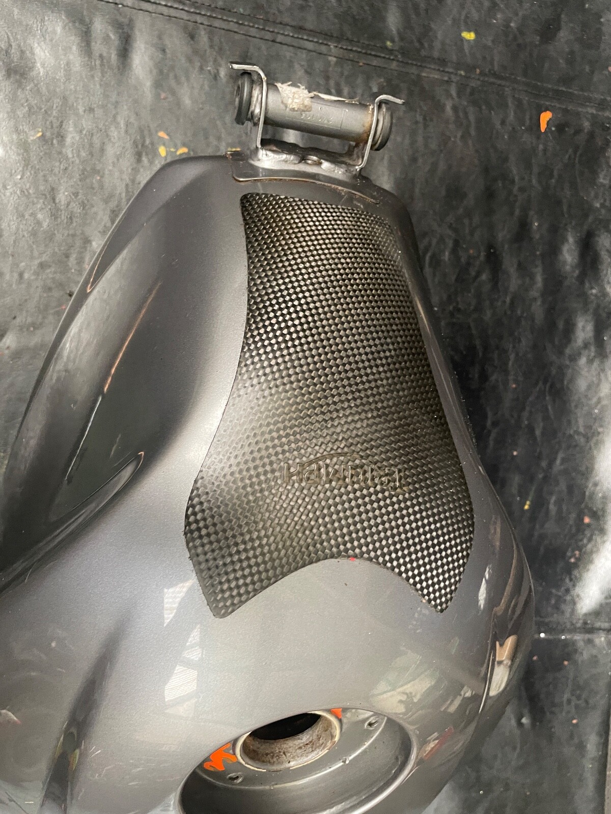 TRIUMPH DAYTONA 675 2006 2007 GREY FUEL TANK GAS CELL ( RUST INSIDE) - Picture 3 of 13