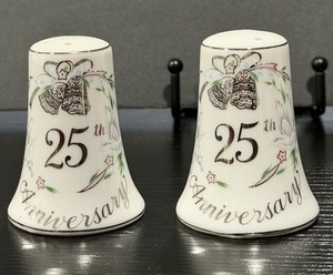Vintage Lefton 25th Anniversary Salt & Pepper Shakers Leaf Print 11825V80C