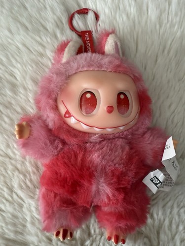 Labubu inspiriert rote Liebe Fantasy Vinyl Gesicht Schlüsselanhänger skurriles Spielzeug Sammlerstück